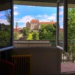 Castle View-bus Station, Parking, Center Daire